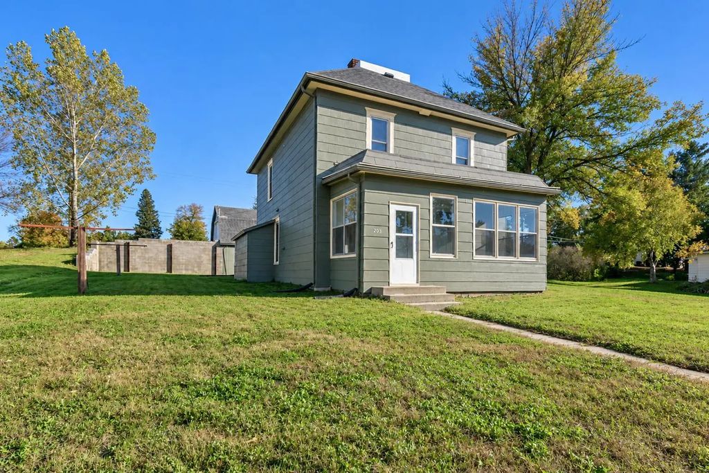 203 N 3rd Street, Le Sueur