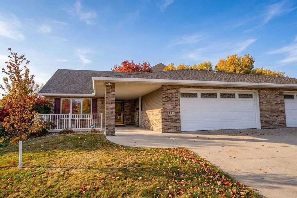 211 Valley View Drive Se, Willmar