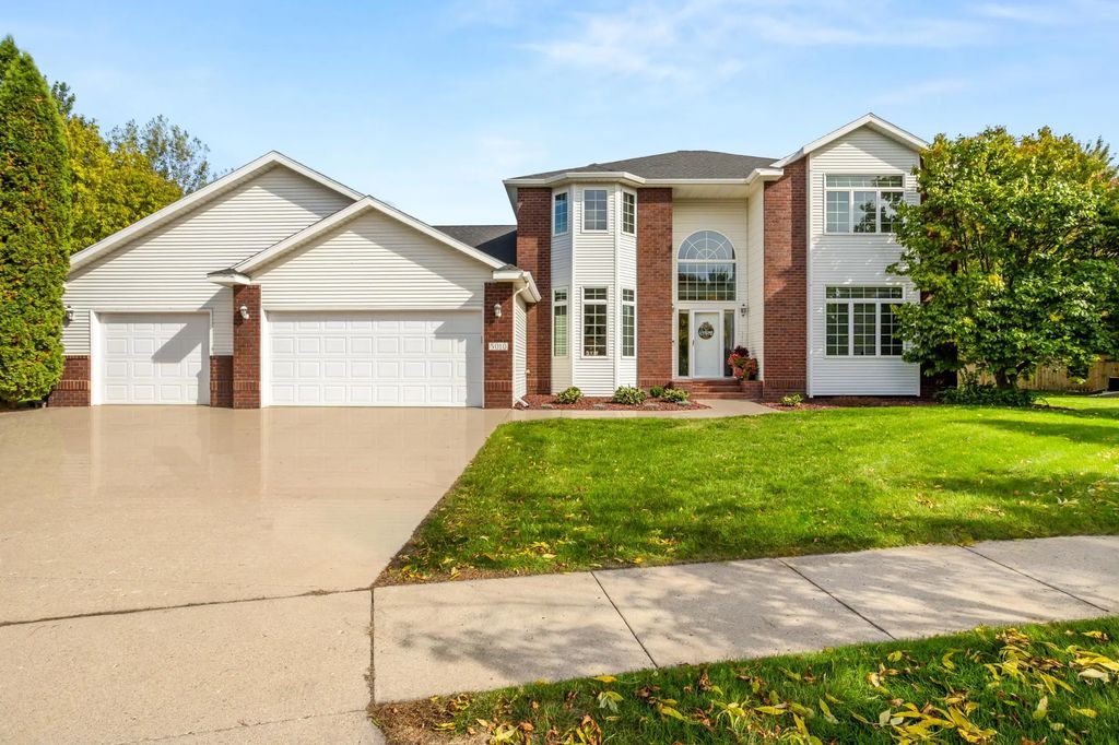 5010 Meadow Creek Drive S, Fargo