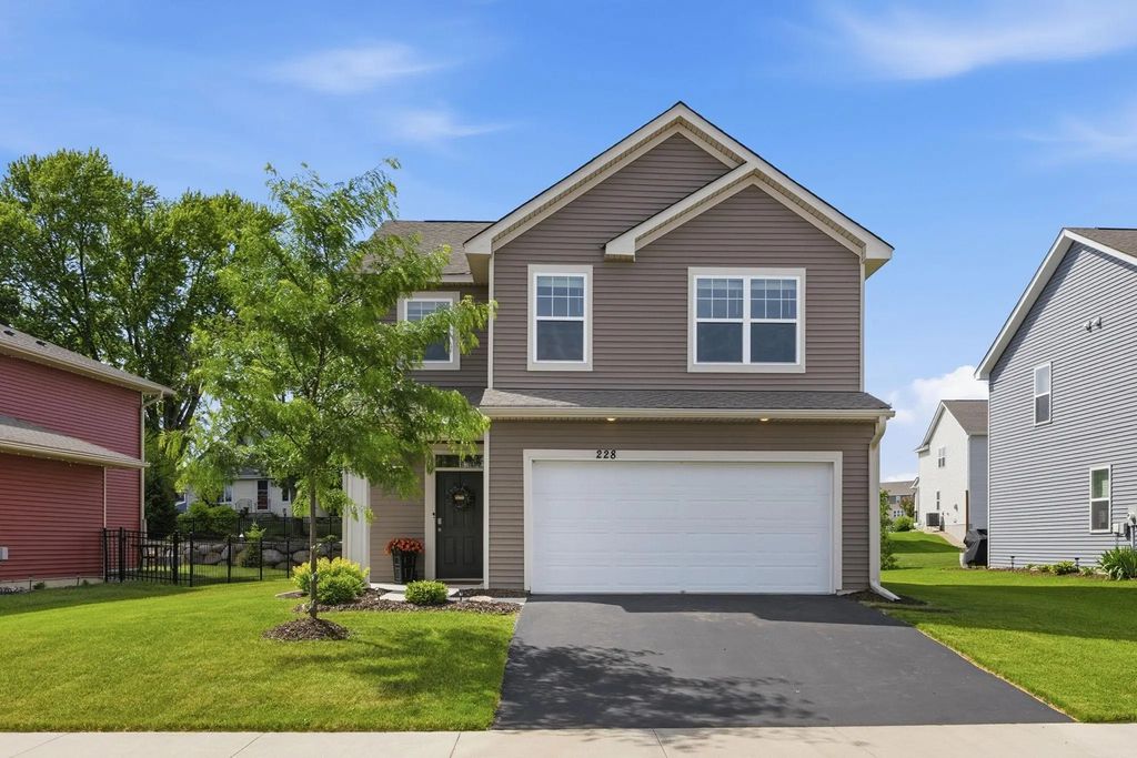228 Snowdrop Trail, Waconia