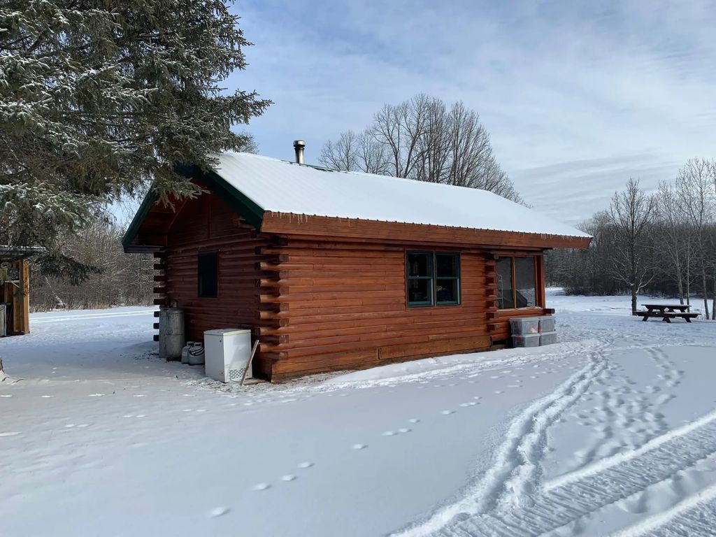 10498 County Road 30, Big Falls