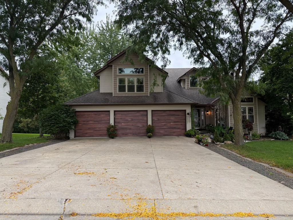 933 1st Avenue Nw, Byron