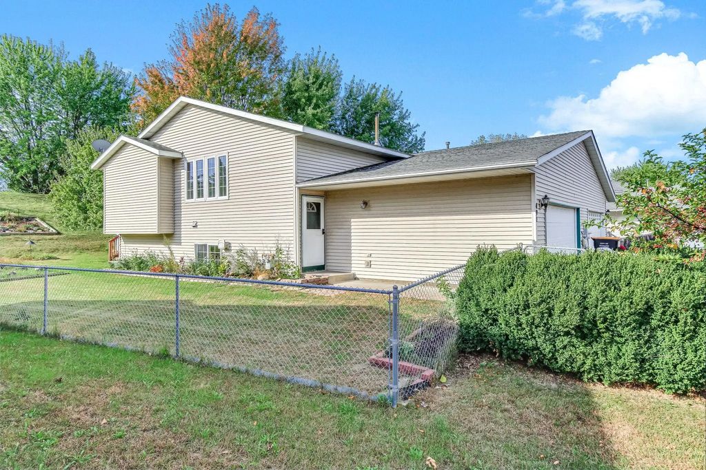 494 Appleblossom Lane, Shakopee