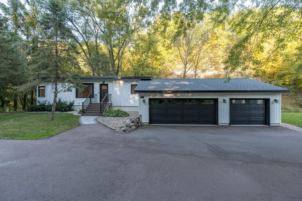 933 Thompson Ravine Road, Mankato