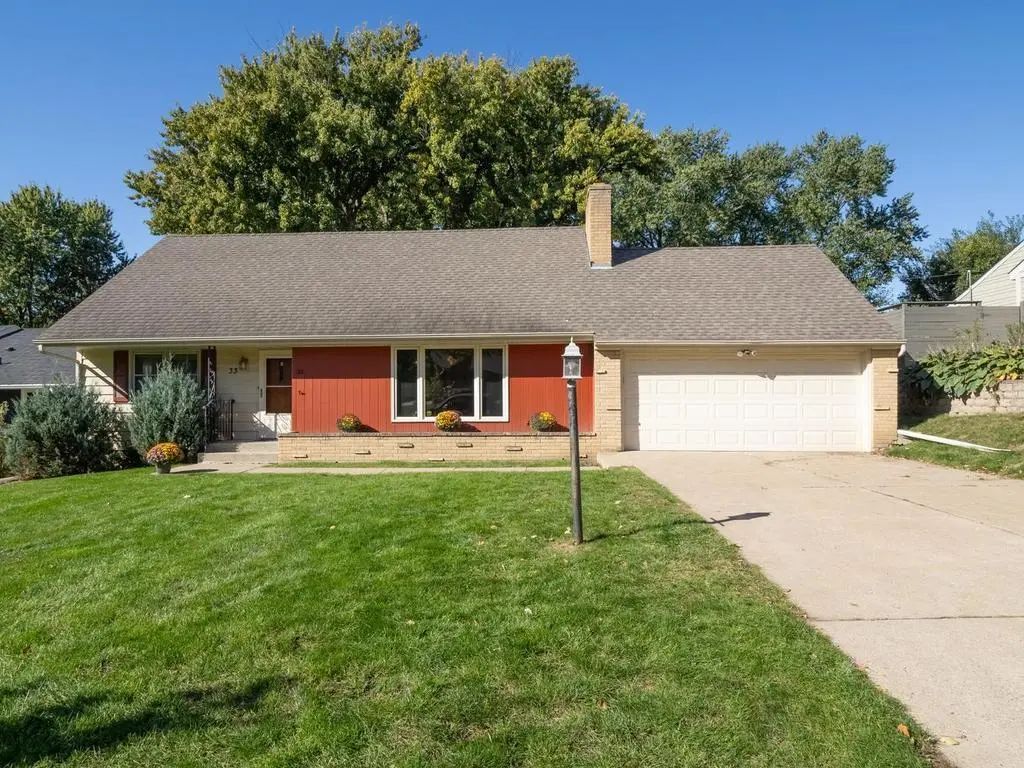 33 Hilltop Lane, Saint Paul