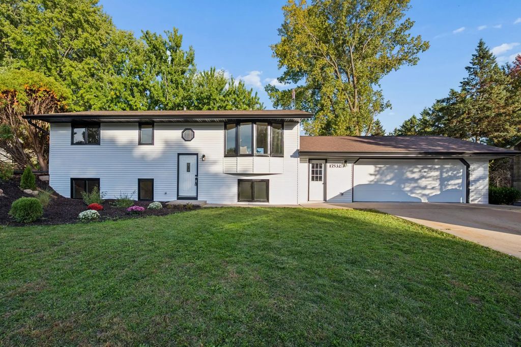 17532 Jaguar Path, Lakeville