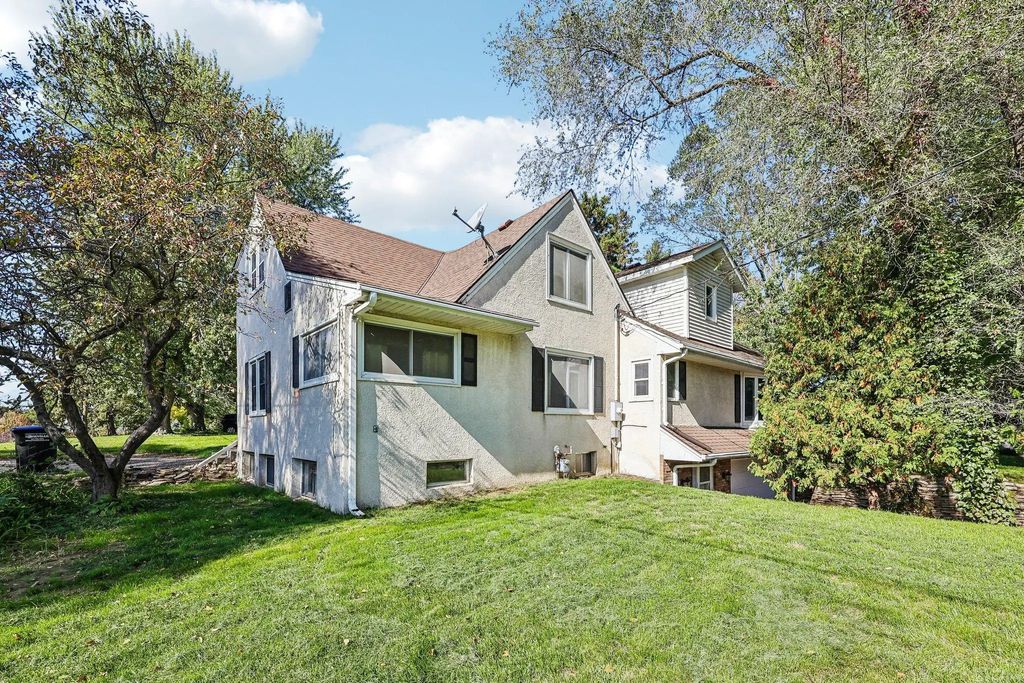2347 Western Avenue N, Roseville