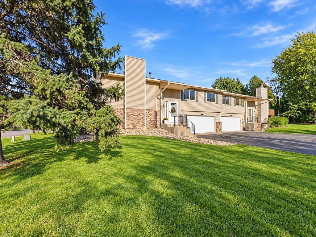 4492 Clover Lane, Eagan
