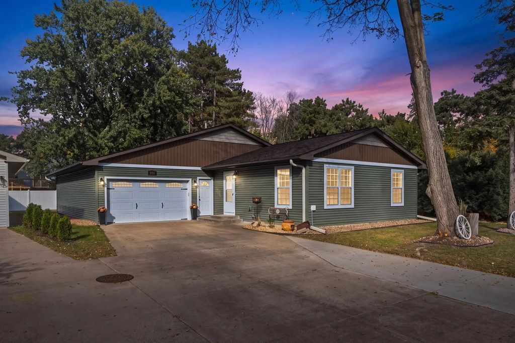 1623 Highway 96 E, White Bear Lake
