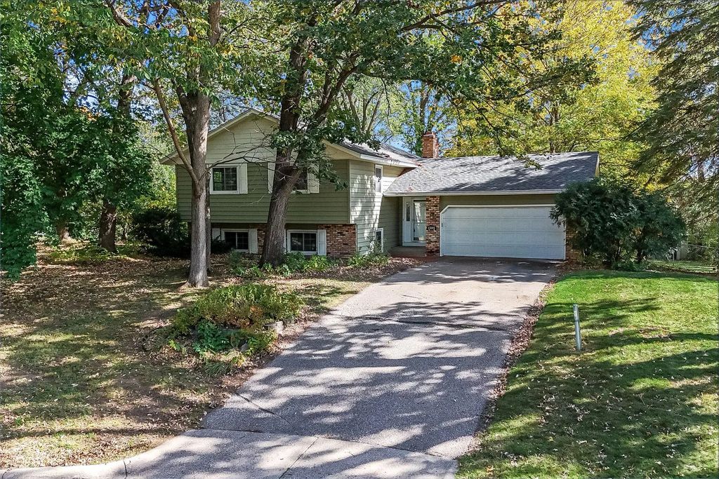 13205 W Manor Boulevard, Burnsville