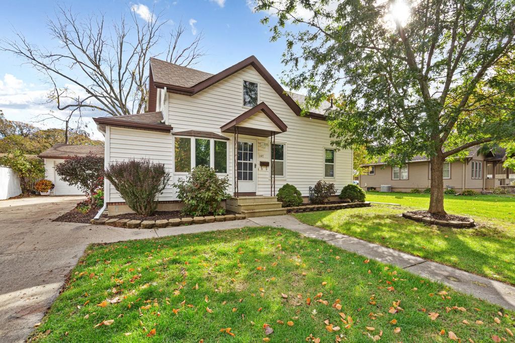 1147 S Grove Avenue, Owatonna