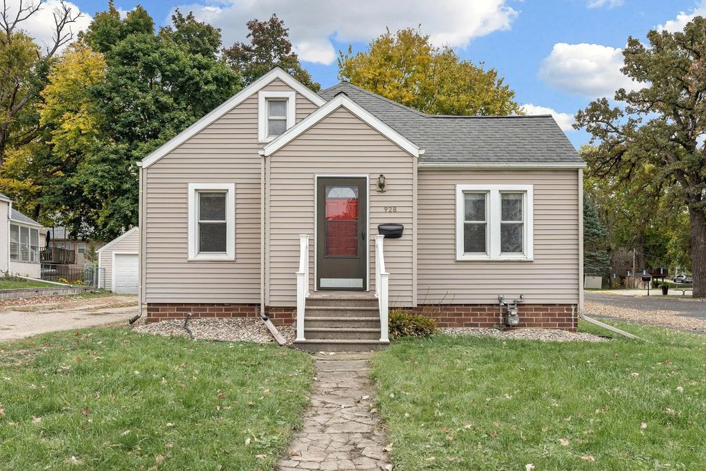 928 Bridge Avenue, Albert Lea