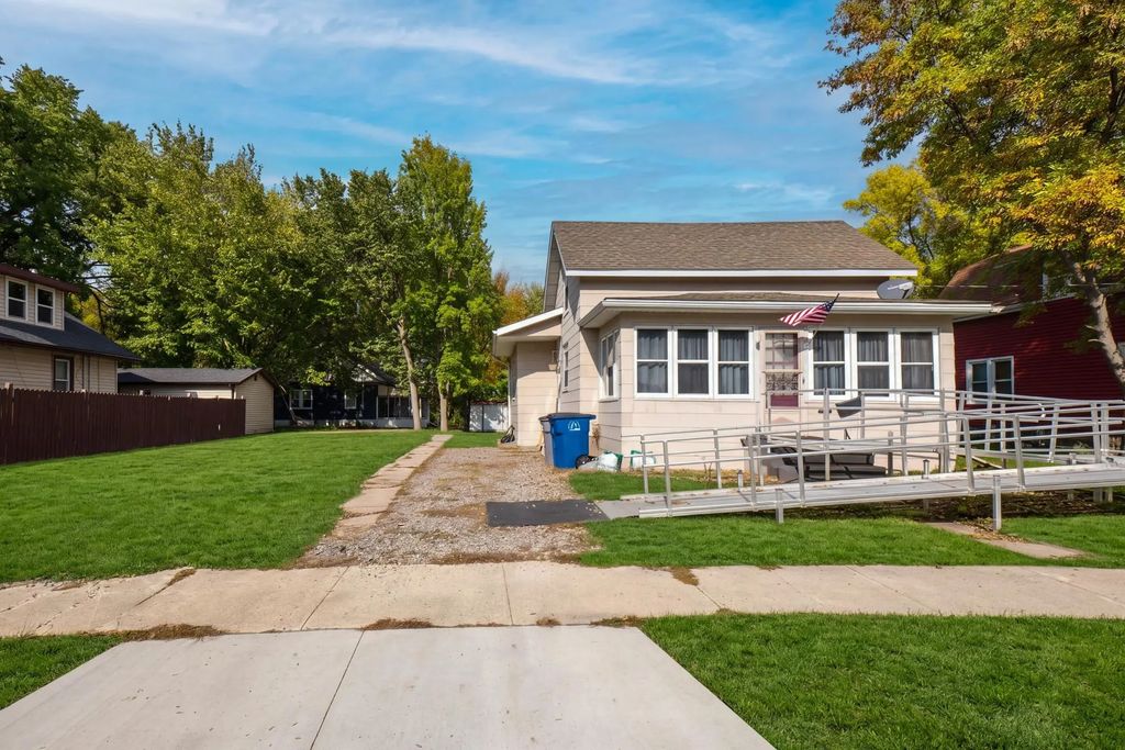 1010 2nd Avenue N, Moorhead