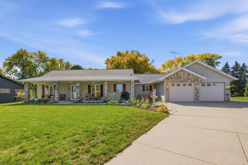 429 Lake Court, Winsted