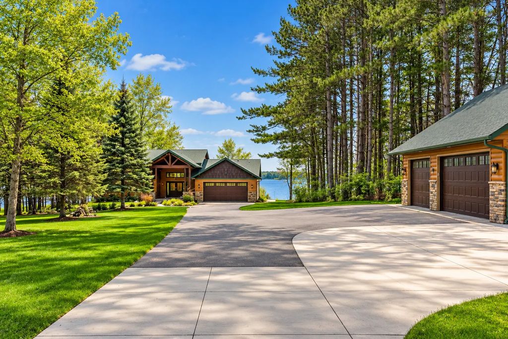 28760 N Lake Drive, Mora