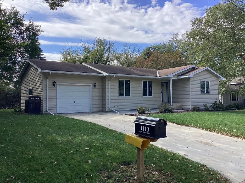 1113 Shore Acres Drive, Albert Lea