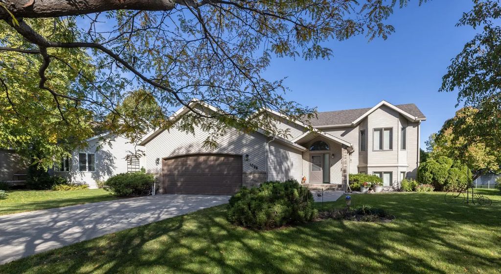 1028 16th Avenue E, West Fargo