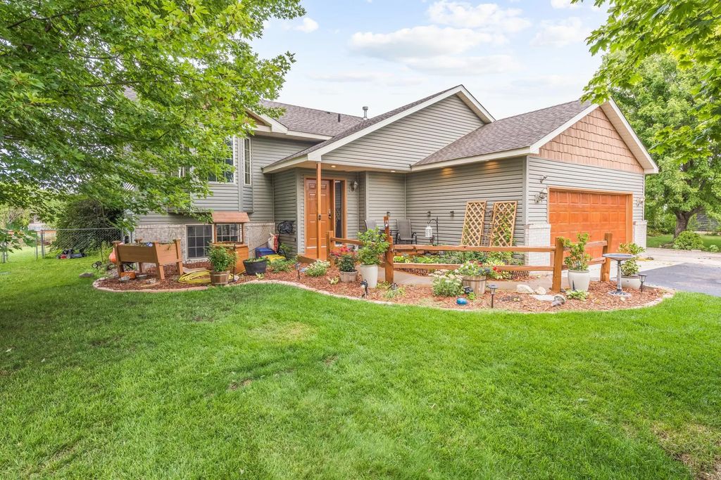 4983 Mitchell Road, Big Lake