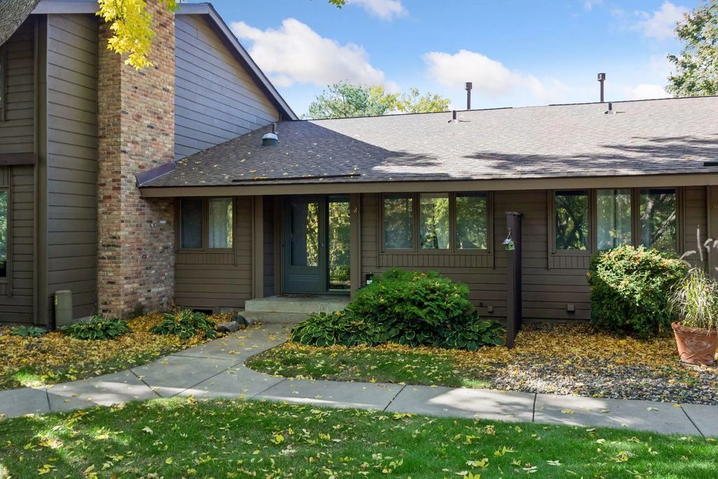 52 Birnamwood Drive, Burnsville