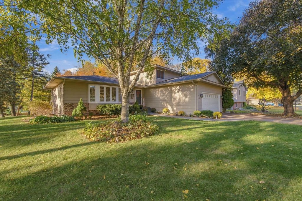 11115 Lanewood Circle, Eden Prairie