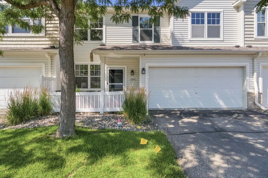 1574 Liberty Circle, Shakopee