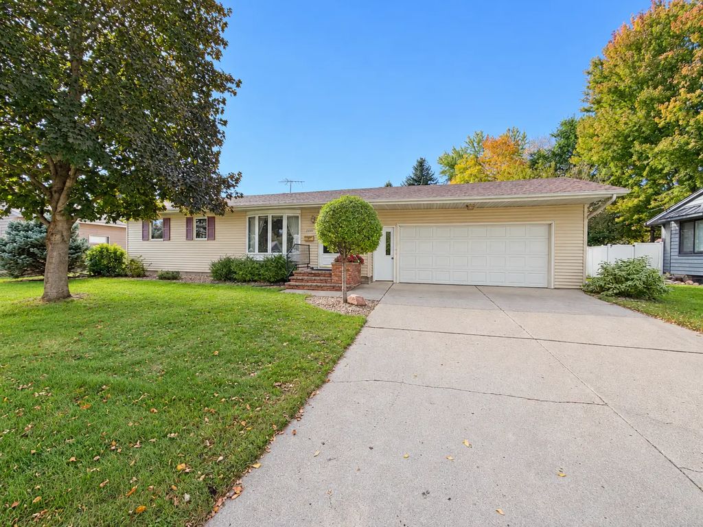 1113 N Cedar Street, Luverne