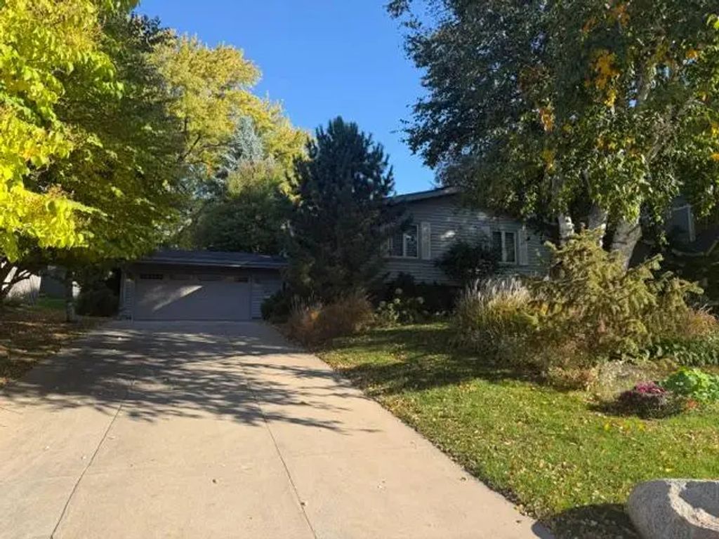5616 Countryside Road, Edina