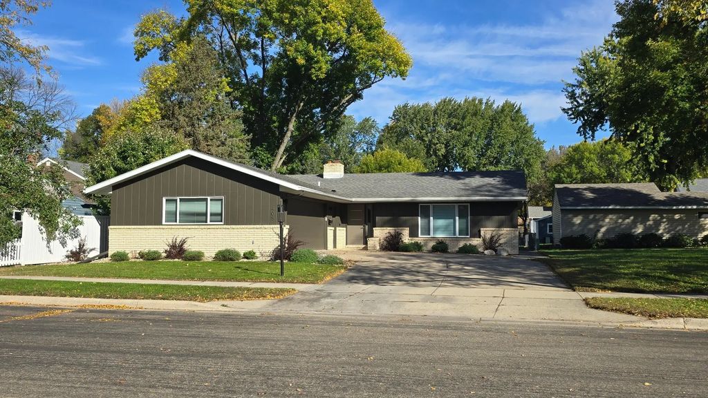 405 E Marshall Street, Marshall