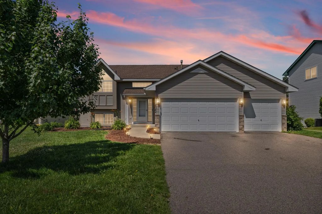 2044 Pheasant Run Street, Shakopee