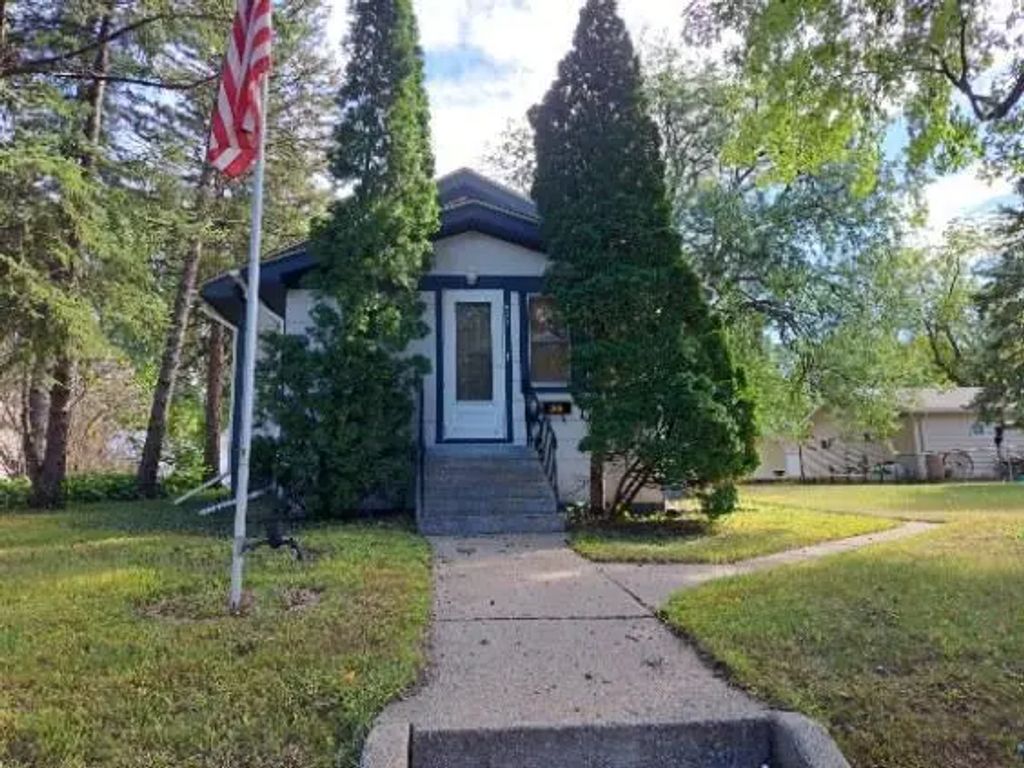622 S 9th Street, Montevideo