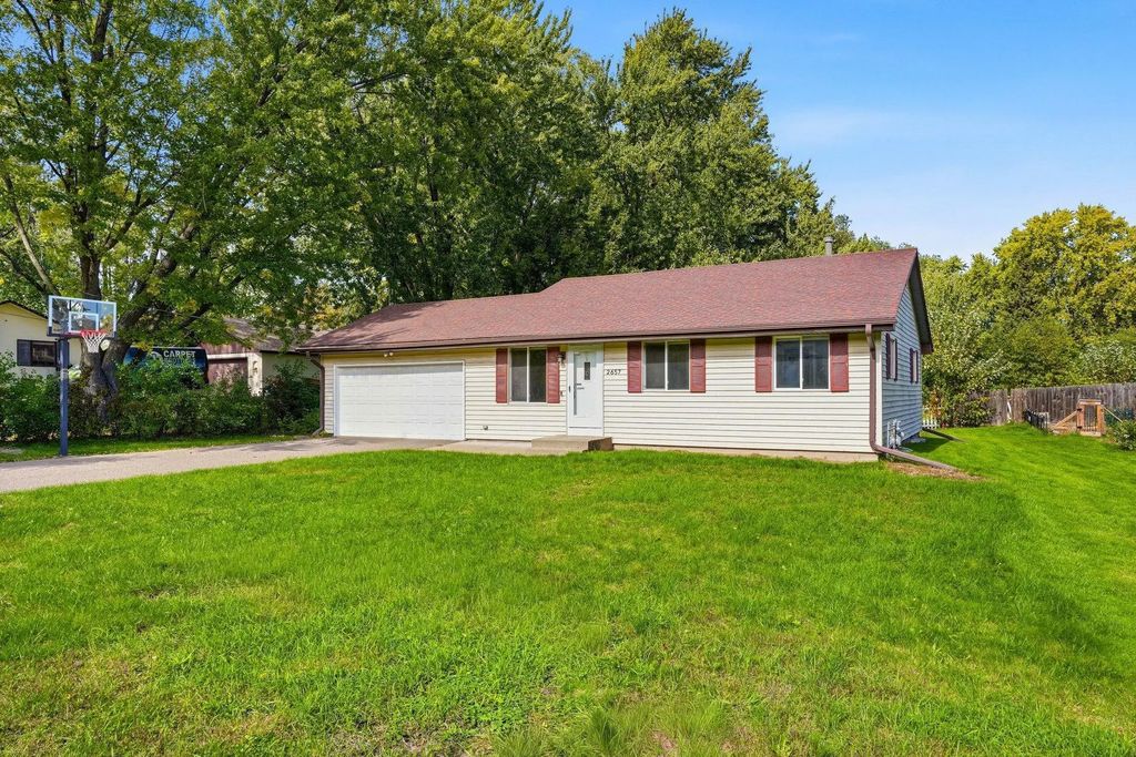 2657 5th Street E, Maplewood