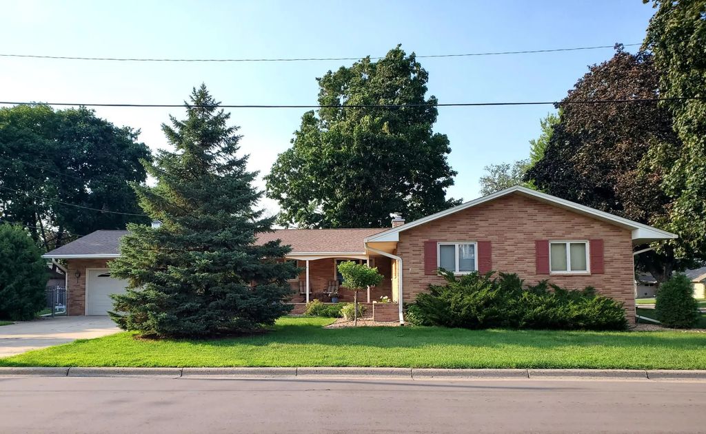 617 2nd Street Ne, Osseo