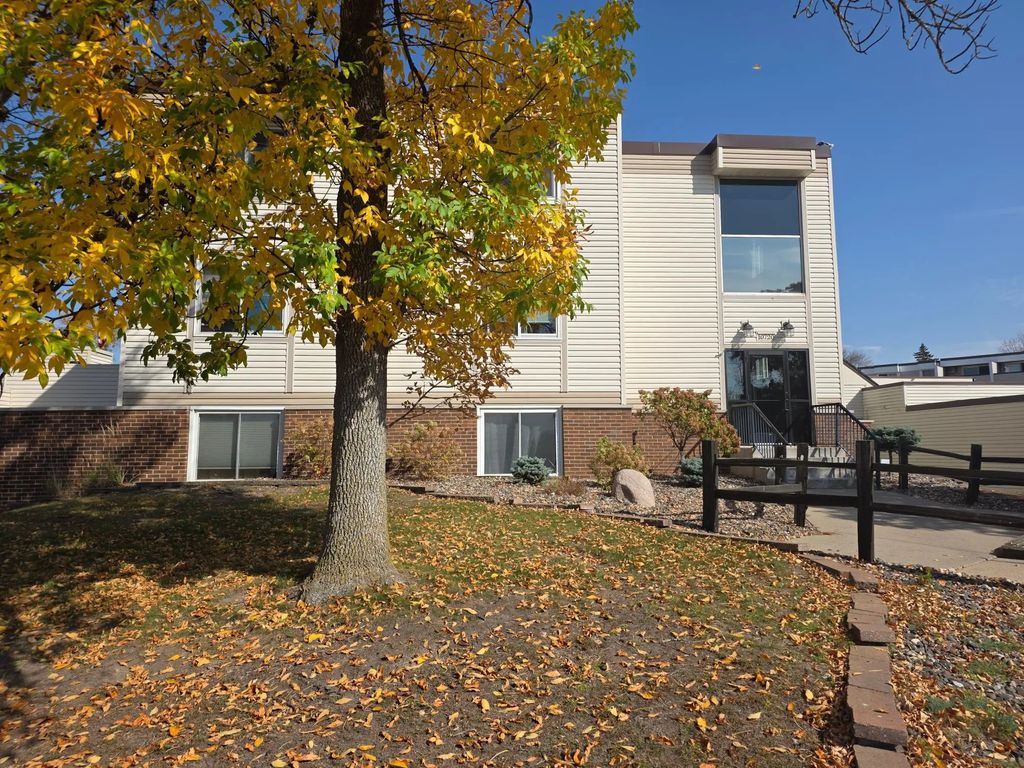 10720 Rockford Road 208, Plymouth