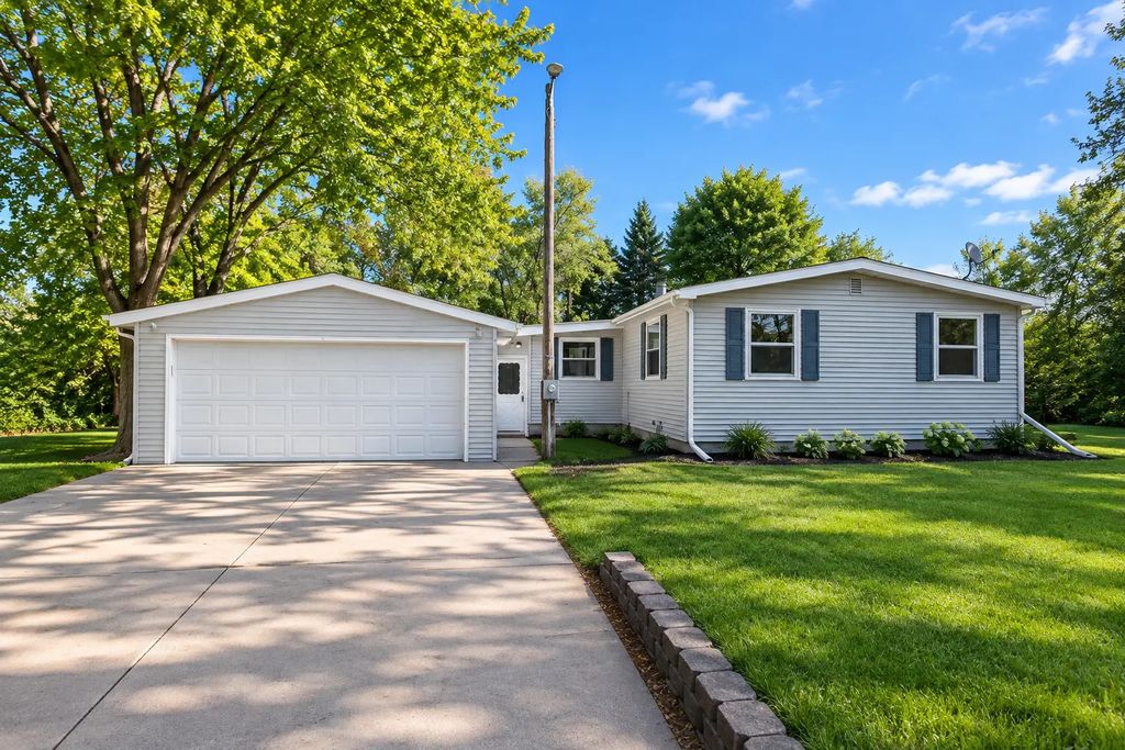 798 2nd Street Ne, Hillsboro