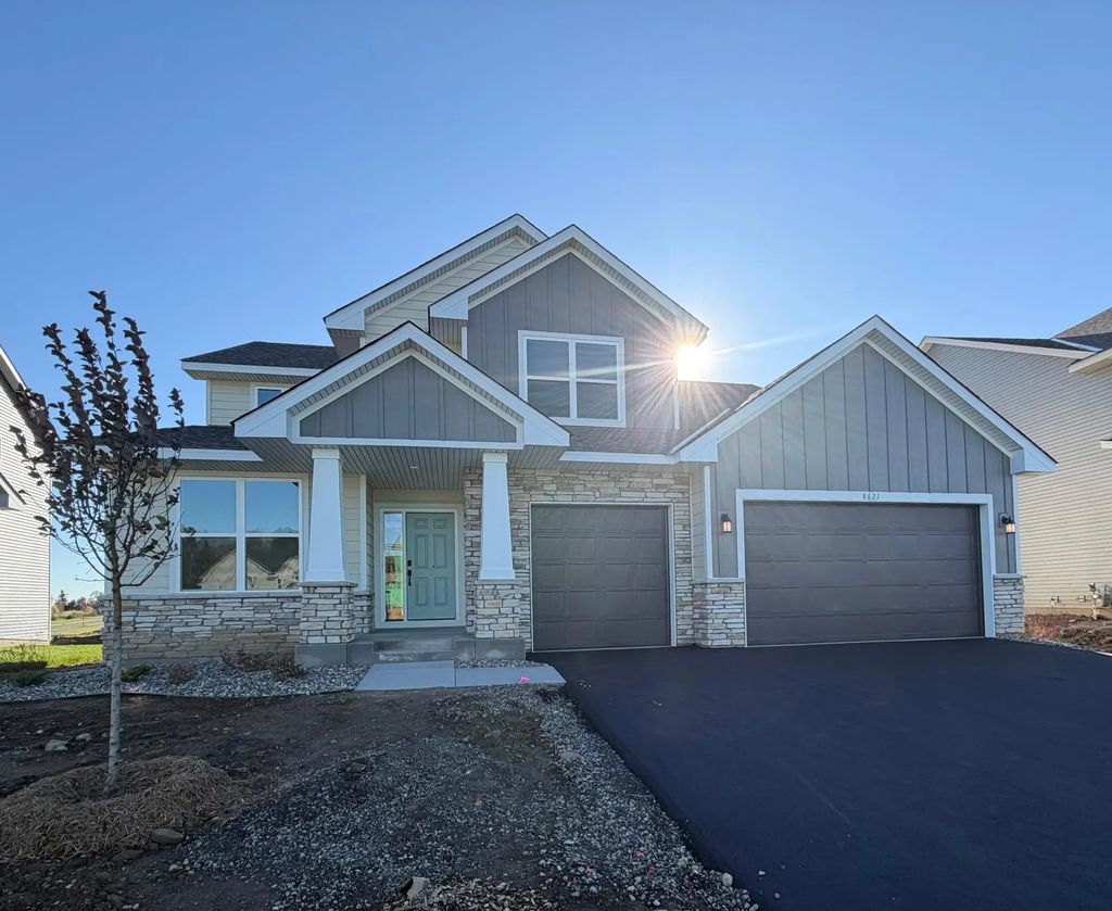8621 Periwinkle Boulevard, Woodbury