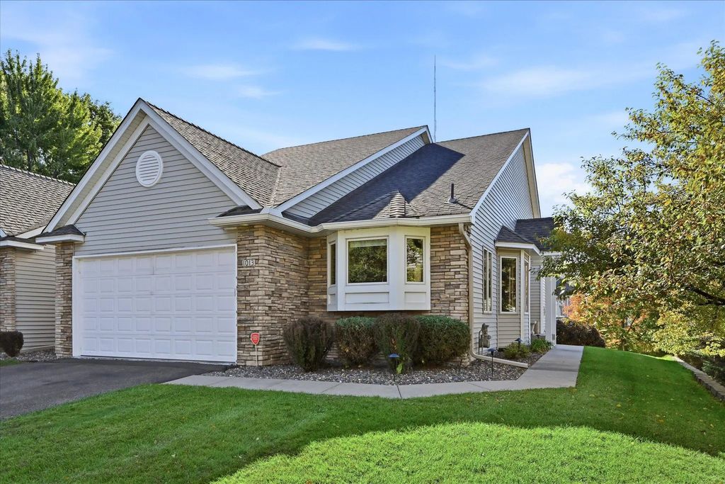 1013 Hesli Hill Court, Shoreview