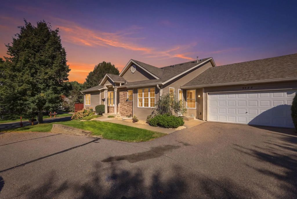 5758 Willow Lane N, Shoreview