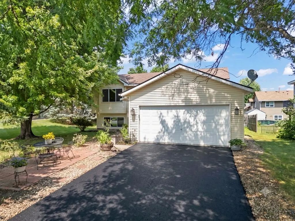 5419 185th Street W, Farmington