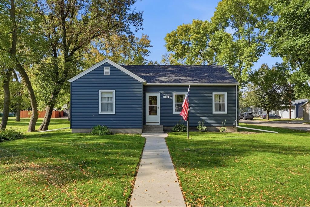 402 Emerson Avenue N, Raymond