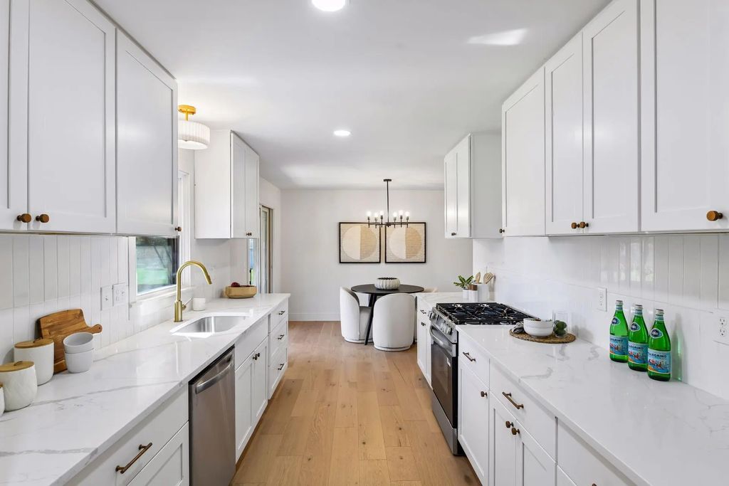 1610 Garland Lane N, Plymouth