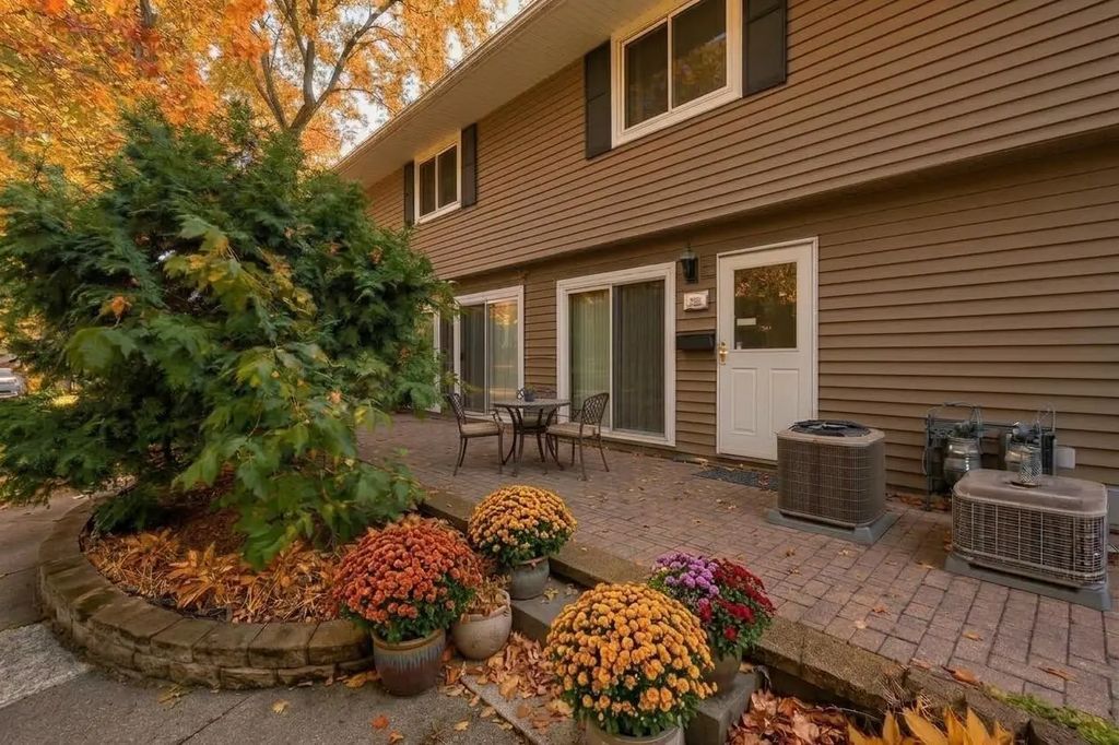 2325 Hampshire Avenue S, Saint Louis Park