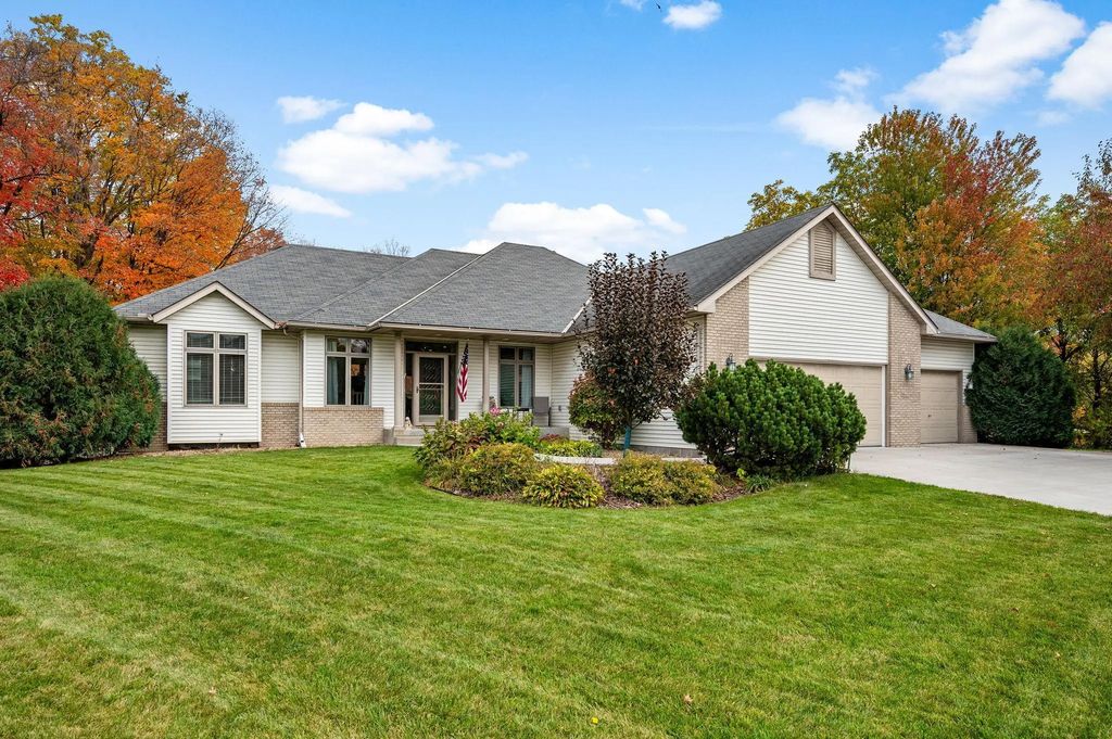 21448 Pointe Drive, Rogers