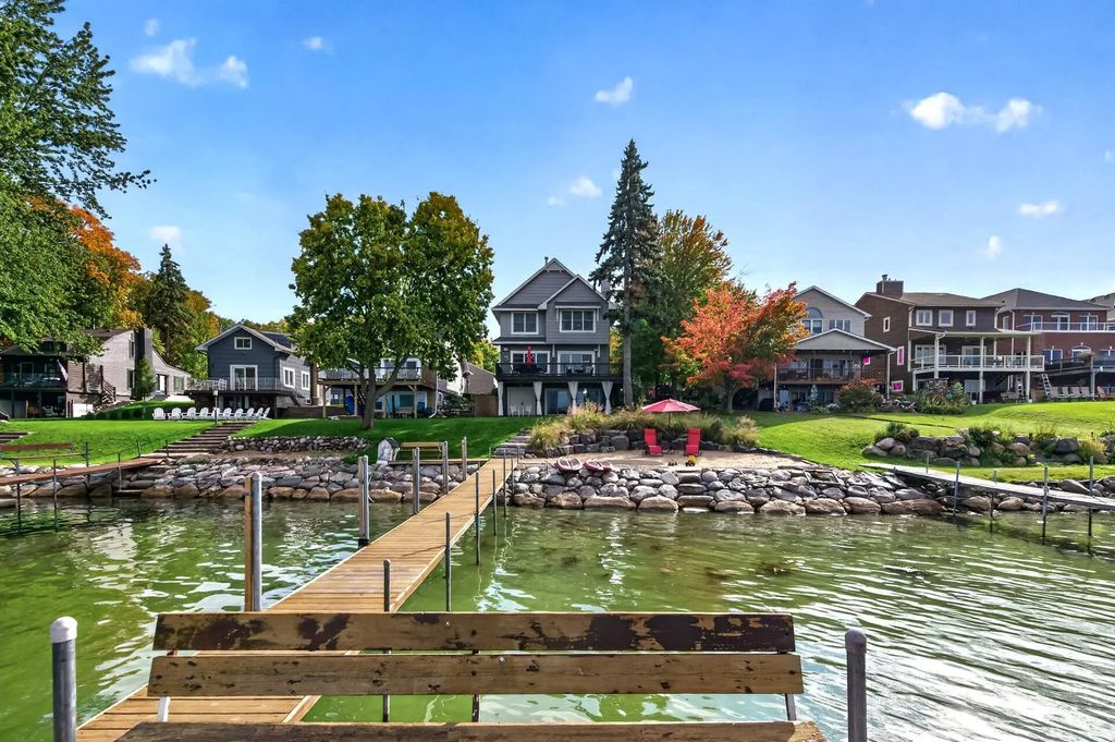 5060 Edgewater Drive, Mound