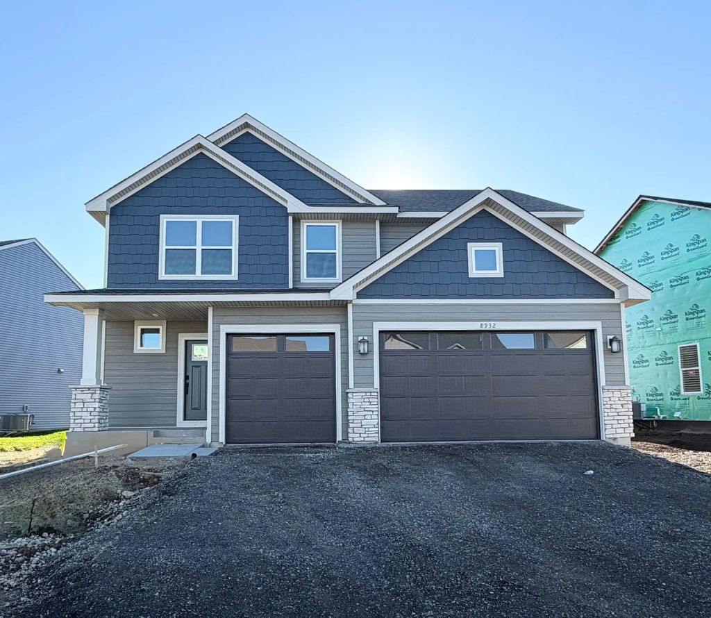 8932 Periwinkle Boulevard, Woodbury