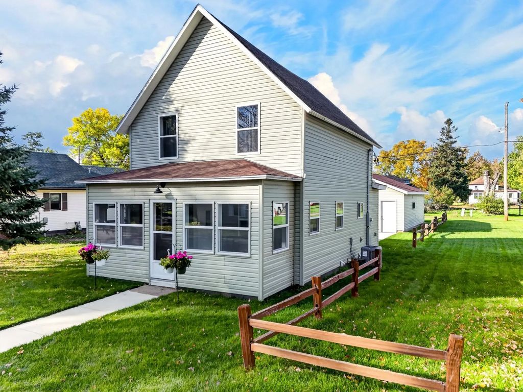 207 4th Street Ne, Crosby