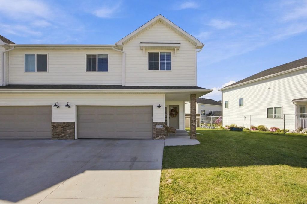 2136 Allison Lane W, West Fargo