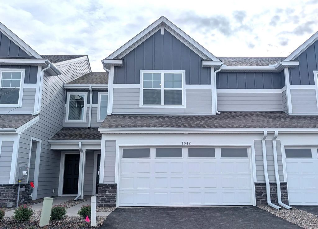 4042 Hayward Avenue N, Oakdale