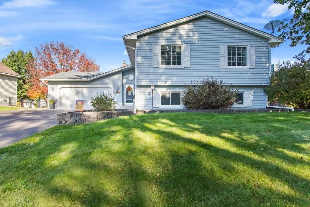 670 Conestoga Trail, Chanhassen