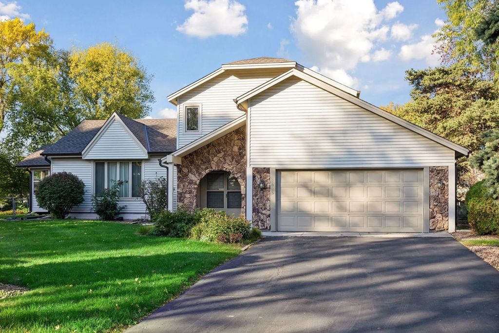 2825 Norwood Lane N, Plymouth