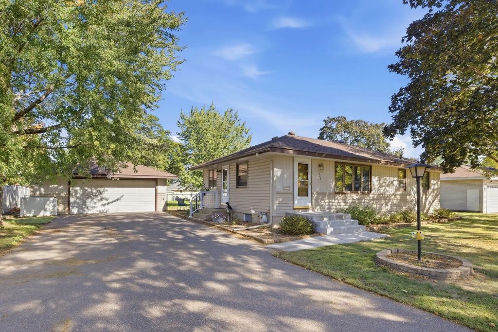 7208 Hartkopf Lane, Brooklyn Park